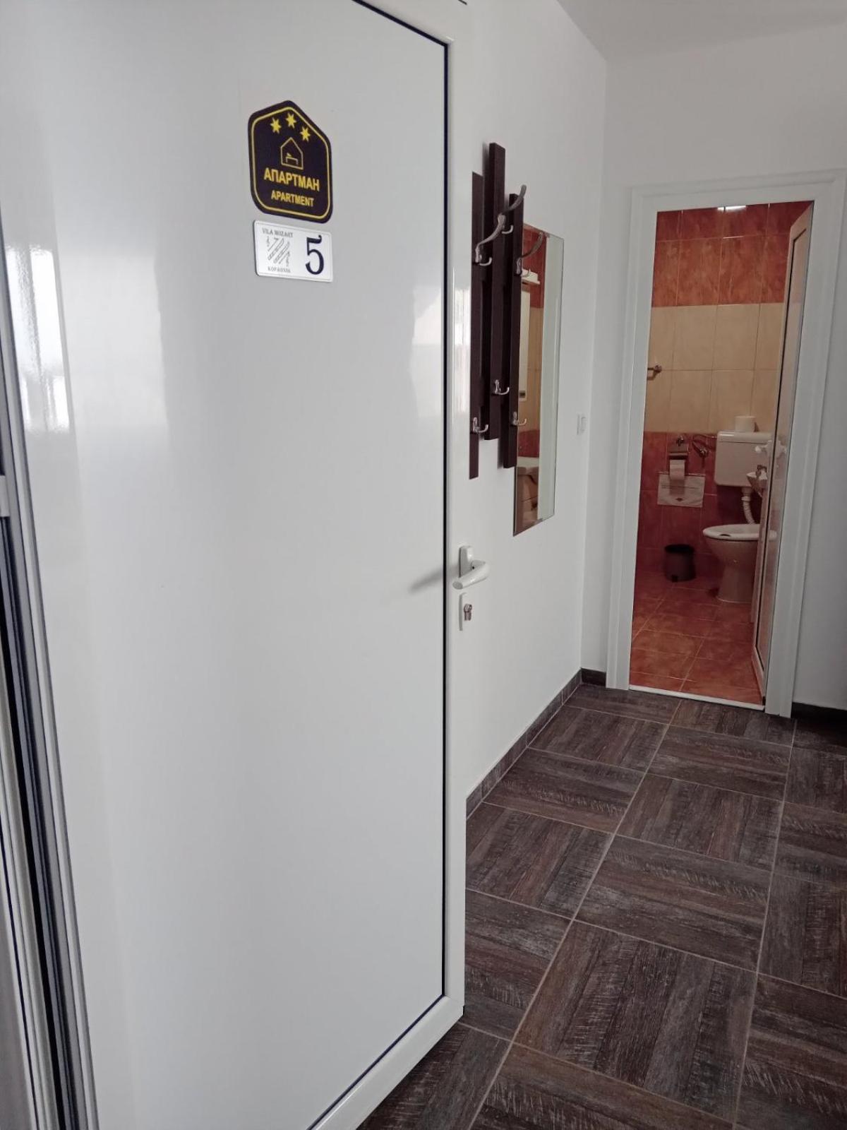 Vila Mozart - Apartments & Studios コパオニク エクステリア 写真