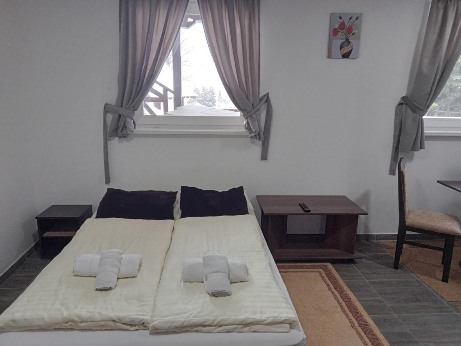 Vila Mozart - Apartments & Studios コパオニク エクステリア 写真